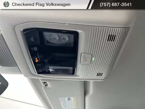 New 2025 Volkswagen Tiguan SE image 48