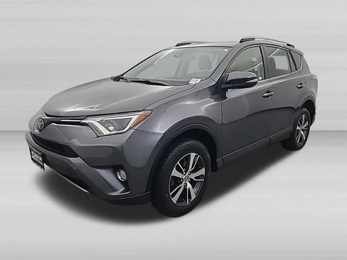 Used 2018 Toyota RAV4 XLE w/ Plus Extra Value Package FWD image 8