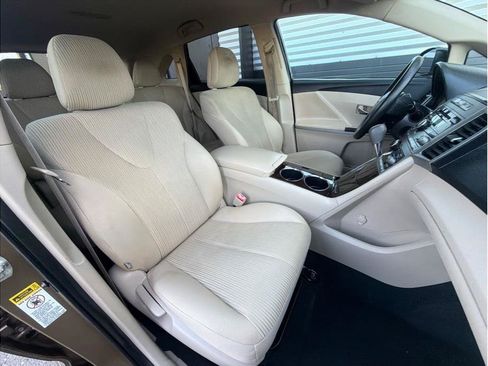 Used 2009 Toyota Venza FWD image 4