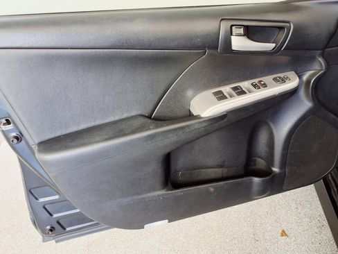 Used 2014 Toyota Camry SE FWD image 13