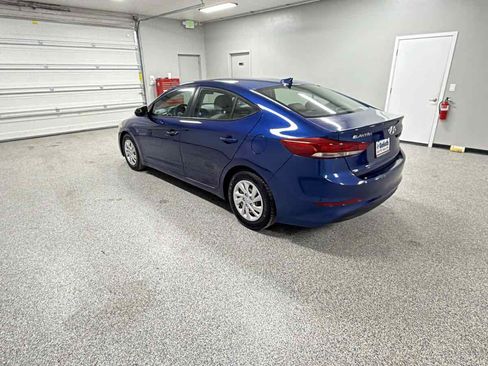 Used 2017 Hyundai Elantra SE image 5