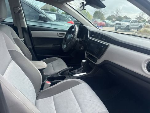 Used 2017 Toyota Corolla LE FWD image 5