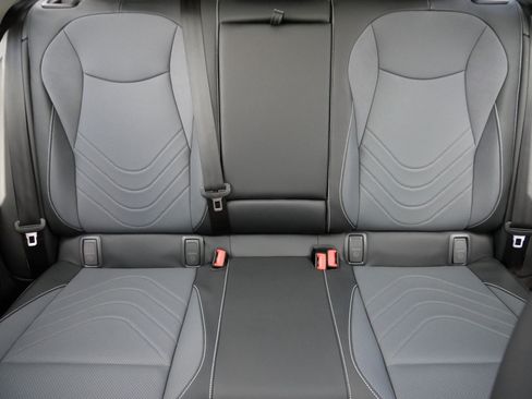 Certified 2025 Volkswagen Tiguan SE w/ Panoramic Sunroof Package AWD/4WD image 13