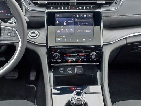 Used 2025 Jeep Grand Cherokee Laredo X image 27