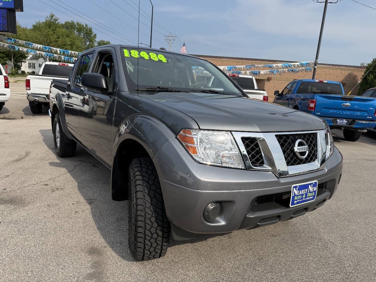 Used 2018 Nissan Frontier SV AWD/4WD image 3