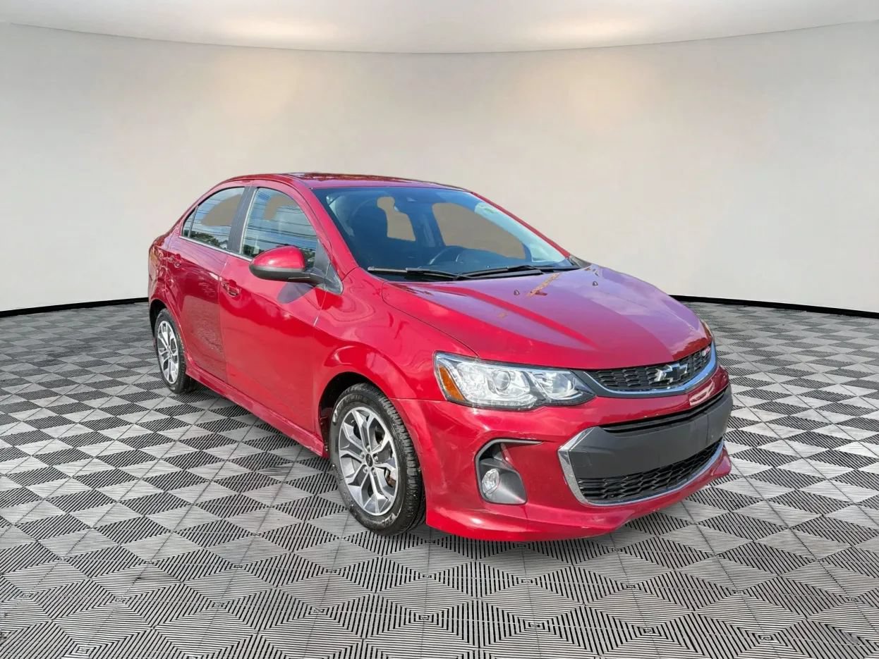 Used 2020 Chevrolet Sonic LT w/ Convenience Package FWD image 1
