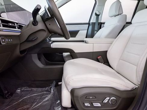 Used 2025 Hyundai Santa Fe Calligraphy AWD/4WD image 13