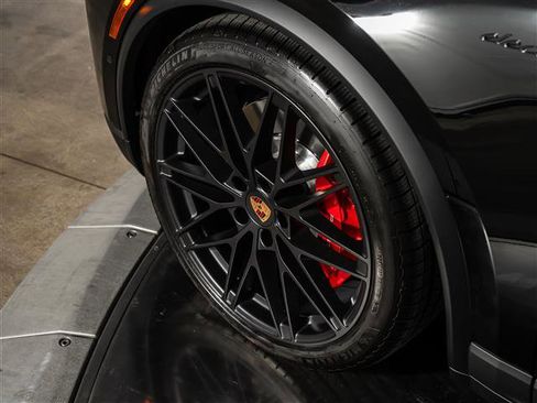 New 2026 Porsche Macan GTS Electric image 15