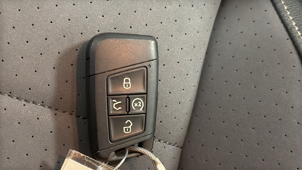 Used 2025 Volkswagen Jetta SE FWD image 37