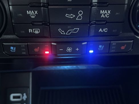 Used 2019 Ford F150 Lariat image 21