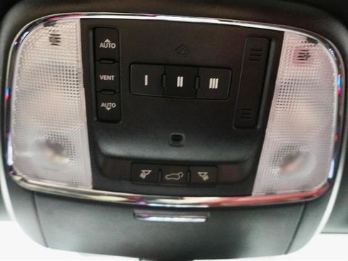 Used 2018 Dodge Durango SRT w/ Technology Group image 33