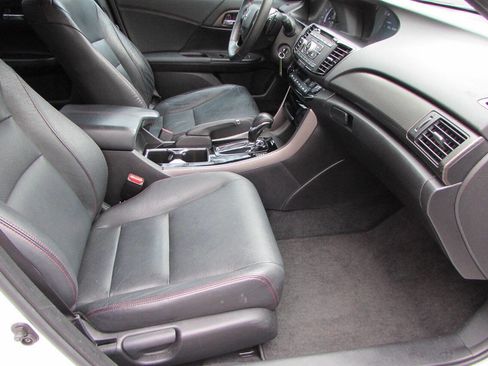 Used 2017 Honda Accord Sport Special Edition image 36