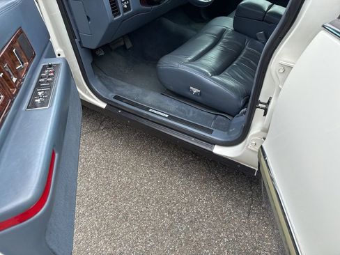 Used 1995 Cadillac Fleetwood Brougham image 12