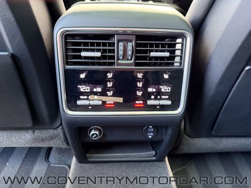 Used 2022 Porsche Cayenne GTS AWD/4WD image 37