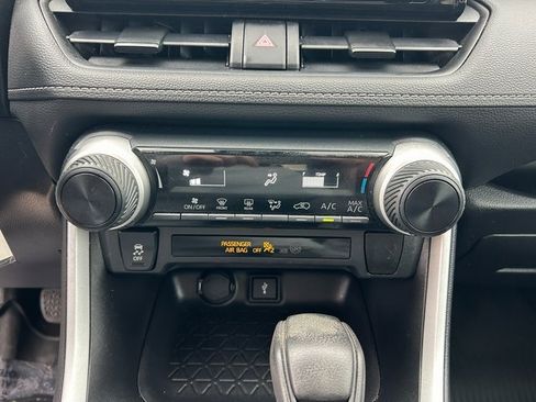 Used 2021 Toyota RAV4 LE image 17