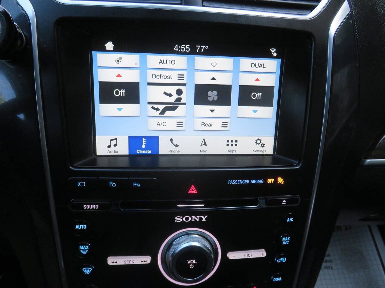 Used 2018 Ford Explorer Limited w/ Equipment Group 301A AWD/4WD image 19