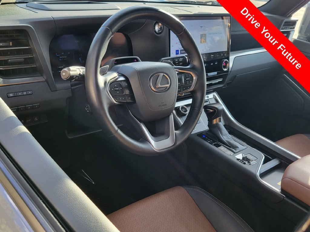 Used 2025 Lexus GX 550 w/ Accessory Package (2T) AWD/4WD image 5