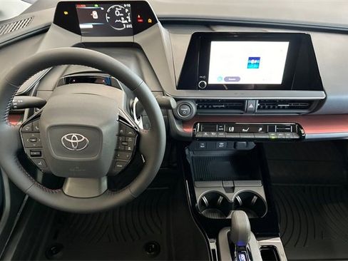 Used 2025 Toyota Prius Plug-In Hybrid image 12