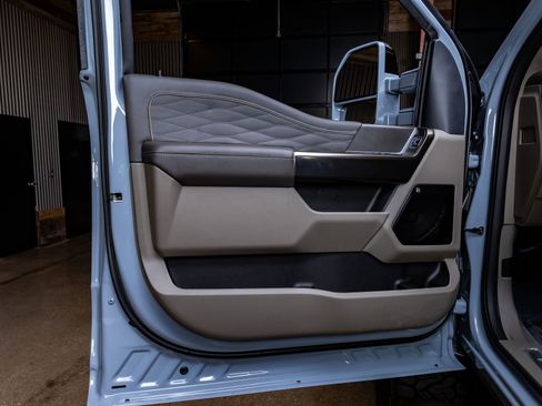 Used 2026 Ford F250 Platinum w/ Platinum Plus Package image 36