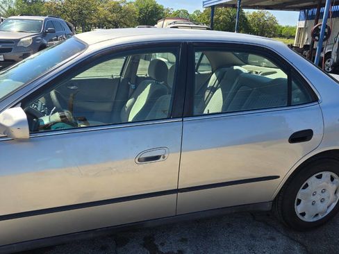 Used 1998 Honda Accord LX image 2