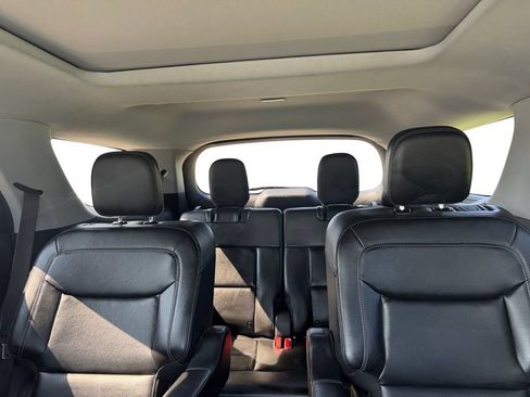 Used 2022 Ford Explorer XLT w/ Equipment Group 202A AWD/4WD image 14