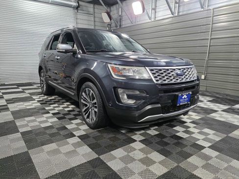 Used 2017 Ford Explorer Platinum image 4