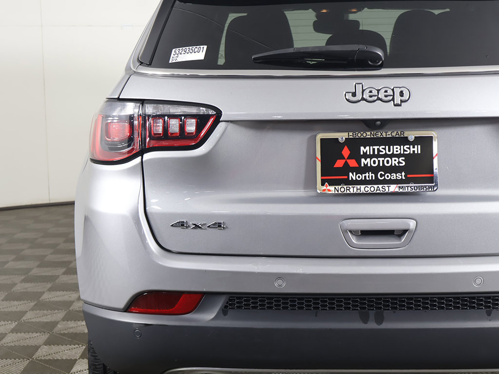 Used 2023 Jeep Compass Limited w/ Sun and Sound Group AWD/4WD image 16
