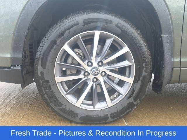 Used 2017 Toyota Highlander XLE AWD/4WD image 9