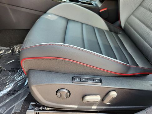 New 2025 Volkswagen GTI SE image 7