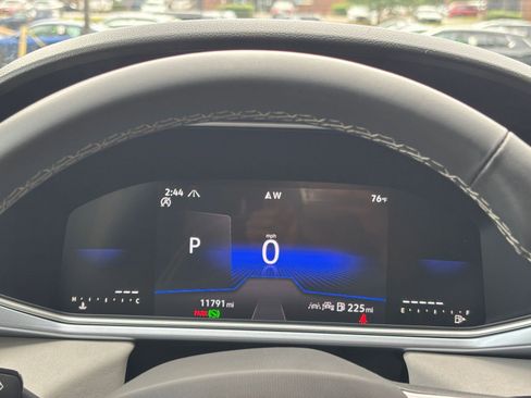 Used 2025 Volkswagen Taos SE image 40