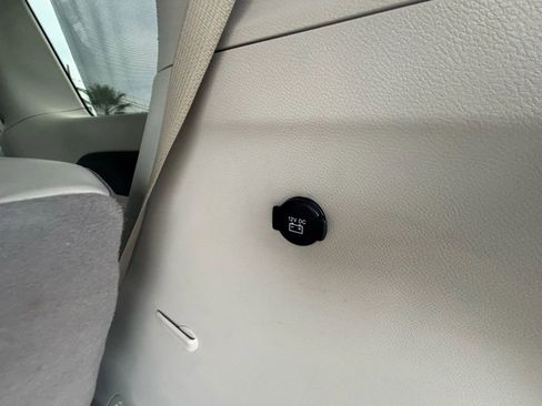 Used 2017 Chrysler Pacifica Touring-L image 28