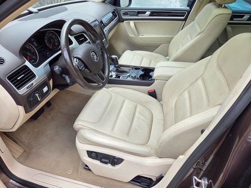 Used 2013 Volkswagen Touareg Executive AWD/4WD image 15