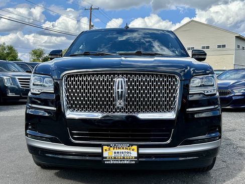 Used 2022 Lincoln Navigator Reserve image 3
