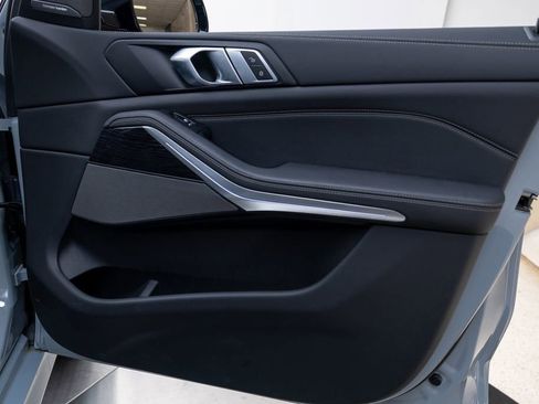 Used 2025 BMW X5 xDrive40i w/ M Sport Package AWD/4WD image 32