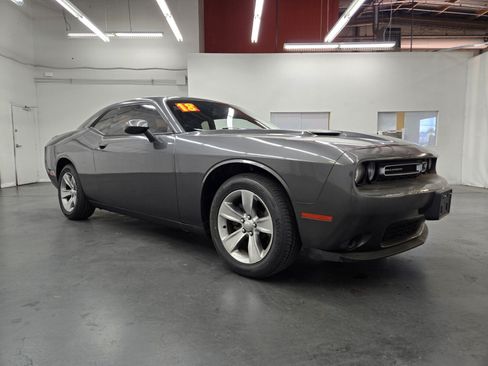 Used 2018 Dodge Challenger SXT RWD image 4