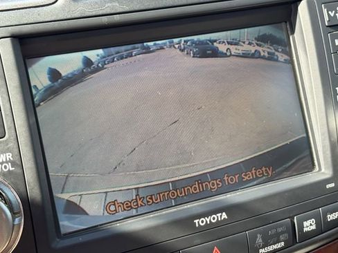 Used 2011 Toyota Highlander Limited w/ Tow Pkg FWD image 18