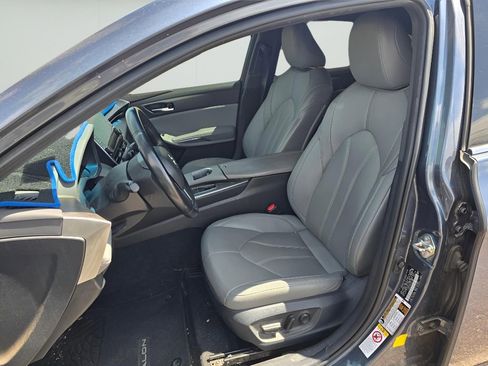 Used 2019 Toyota Avalon XLE w/ Carpet Mat Package FWD image 10