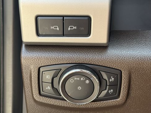Used 2018 Ford F150 King Ranch w/ Equipment Group 601A Luxury AWD/4WD image 25