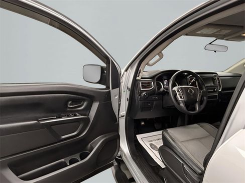 Used 2019 Nissan Titan S w/ S Utility Package image 9