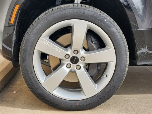 New 2026 Land Rover Defender 110 X-Dynamic SE image 7