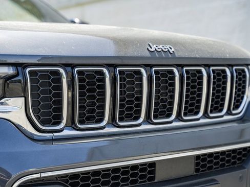 Used 2022 Jeep Grand Cherokee Overland w/ Luxury Tech Group IV image 43