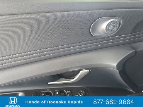 Used 2025 Hyundai Elantra Limited FWD image 11