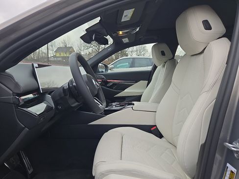 New 2026 BMW 550e xDrive w/ Executive Package image 6