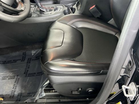 Used 2022 Jeep Cherokee Trailhawk image 18