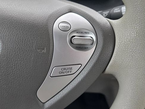 Used 2011 Nissan Leaf SL FWD image 20
