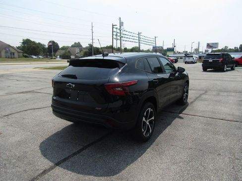 Used 2025 Chevrolet Trax RS FWD image 8