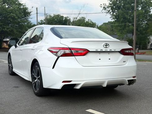 Used 2018 Toyota Camry SE FWD image 4