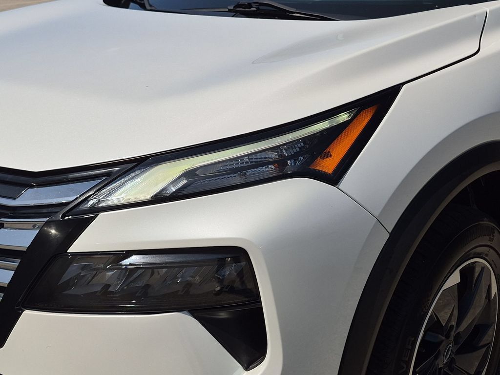Certified 2024 Nissan Rogue SV FWD image 9