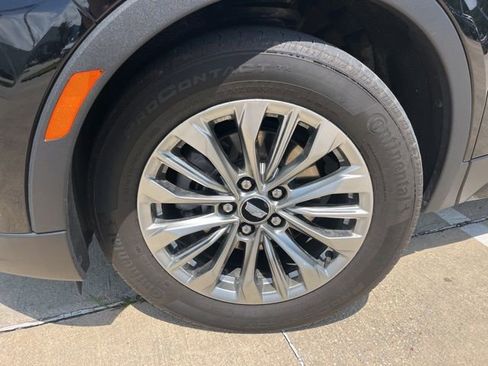 Used 2025 Cadillac XT4 Premium Luxury FWD image 37