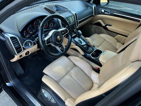 Used 2018 Porsche Cayenne Platinum Edition image 13